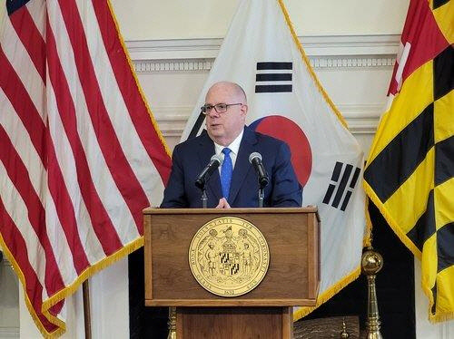 래리 호건 미국 메릴랜드 주지사가 지난 5일(현지시간) 아나폴리스에 있는 메릴랜드주정부 청사에서 개최한 미주한인의 날 120주년 선포 및 기념행사에서 축사하고 있다. [아나폴리스(美 메릴랜드주)=연합뉴스]